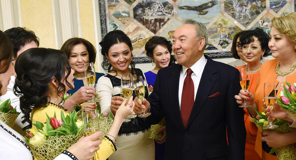 Президентът на Казахстан поздрави жените... ама, малко обидно