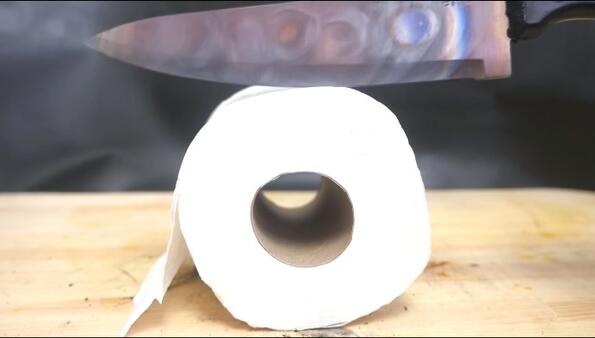 Нагорещен нож vs тоалетна хартия