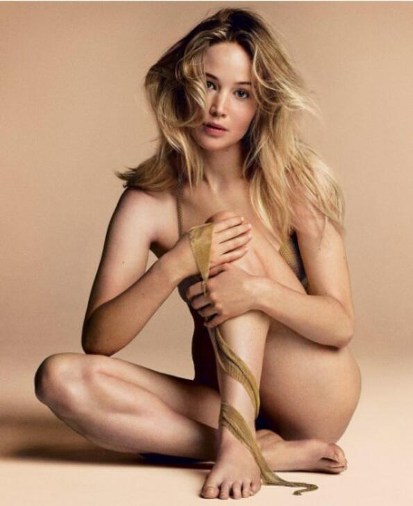 Дженифър Лорънс се снима гола за юбилея на Vogue