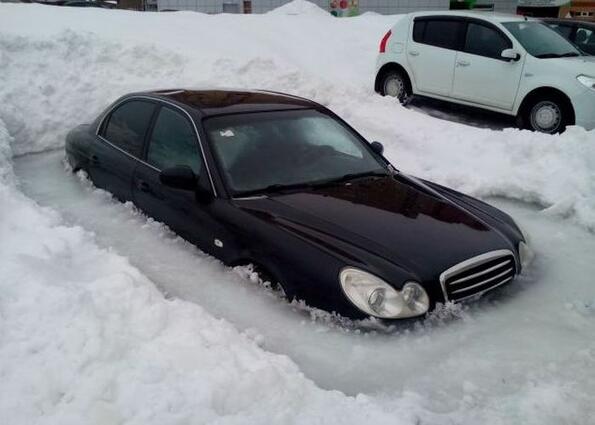 Руснак се събужда и вижда колата си в замръзнала локва