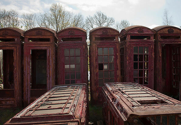 Гробище на телефонни кабинки в Северен Йоркшър!