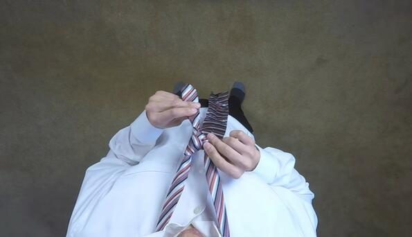 Как да си вържеш вратовръзка: видео от първо лице!
