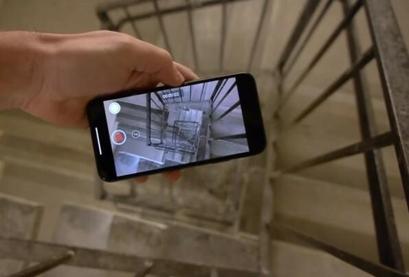Iphone с включена камера е пуснат от 30-ти етаж. Ето какво му се случва! 