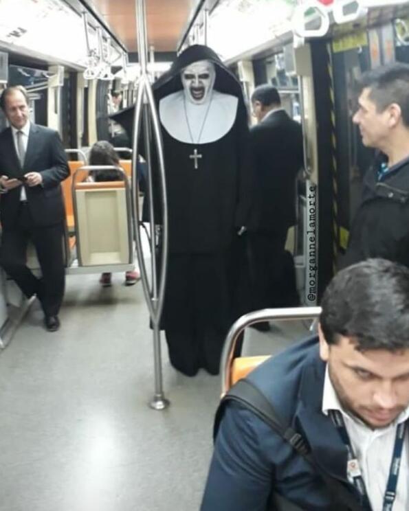 <p>Всеки, който всекидневно пътува с градския транспорт знае, че особено в метрото можеш да се натъкнеш на всякакви индивиди. Понякога може да бъде даже плашещо. А други пъти е просто странно, дори налудничаво. Виж за какво говорим!</p>
