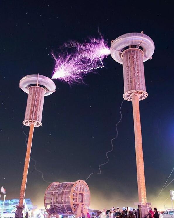 Впечатляващи кадри от фестивала Burning man 2019