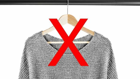 Как да съхраняваш пуловерите си без да им разтегнеш ръкавите?