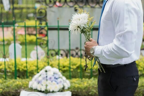 5 забавни случки по време на... погребение