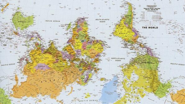 Тотално различни карти на света