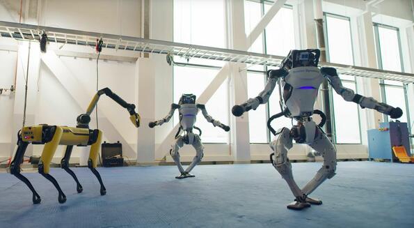 Виж как роботи показват завидни танцови умения!