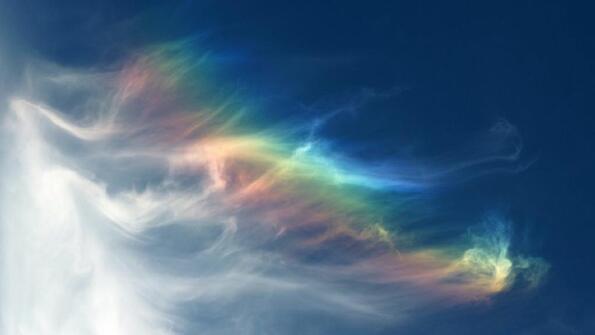 Облаци с цветовете на дъгата: Много рядък, но поразителен феномен