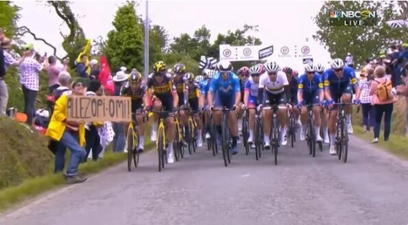 Идиот на седмицата: Фен с табела повали десетки колоездачи на Тур дьо Франс (Видео)