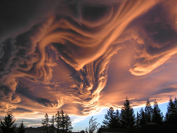 Невероятен природен феномен: Танцуващи облаци