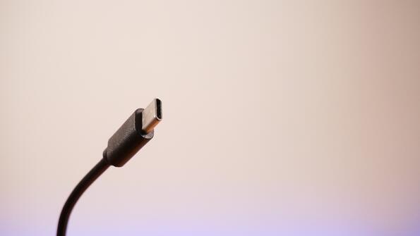 Apple потвърдиха, че iPhone ще има USB-C зарядно, за да отговаря на законодателството на ЕС