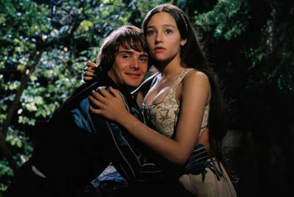 Звездите от „Ромео и Жулиета“ от 1968 г. съдят Парамаунт за сексуално насилие заради гола сцена с подрастващи