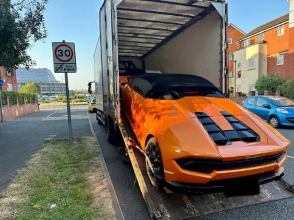 Идиот на седмицата: Собственик на Lamborghini няма пари да си плати данъка на колата