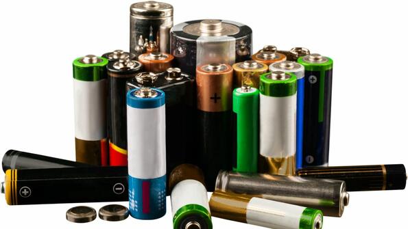 Идиот на седмицата: Мъж погълна 11 батерии, вероятно заради бас