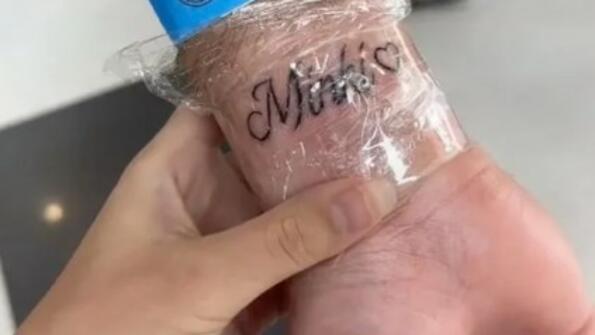 Мъж си татуира името на жена в замяна на доживотен абонамент за нейния OnlyFans