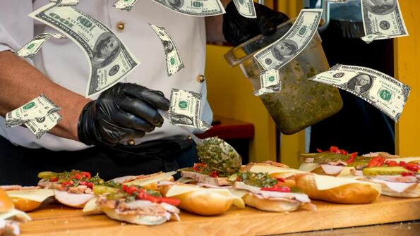 Идиотия на седмицата: Жена плати 7000 долара за сандвич