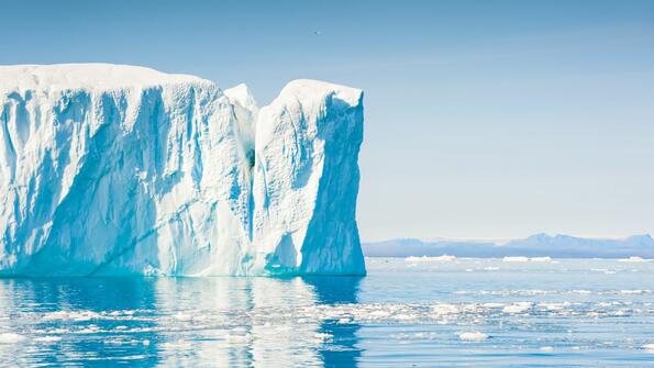 Поредната идиотия: Гренландска компания ще доставя лед от ледник до барове в Дубай
