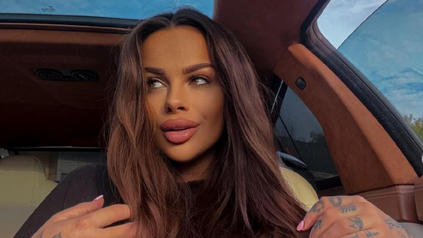 Сузанита отново показа формите си