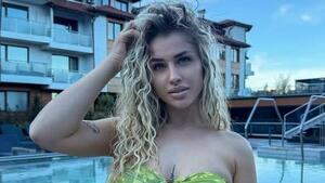 Елизабет от "Игри на волята" показа секси тяло на басейн