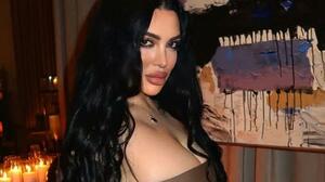 Дъщерята на Лияна ни взривява с огромен бюст