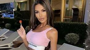 Виж Моника Валериева без сутиен! (СНИМКА)