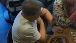 Идиот на седмицата: Клиент на ресторант сложи косъм от подмишницата си в храната, за да не плати (ВИДЕО)