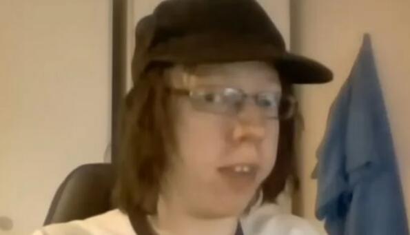 Ютубърът, който каза, че е твърде „грозен“, за да намери любовта, вече е баща