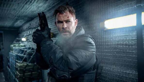 Крис Хемсуърт и Идрис Елба се завръщат за „Евакуация 3“ по Netflix
