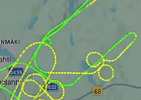 Пилоти под прицел след „рисунки“ на п*нис в небето по време на обучение