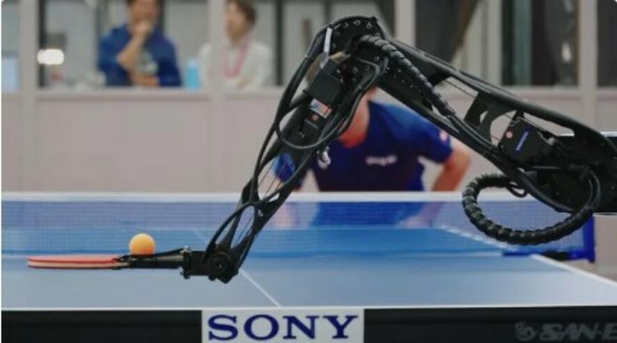 Робот, задвижван от изкуствен интелект, победи елитни играчи на тенис на маса