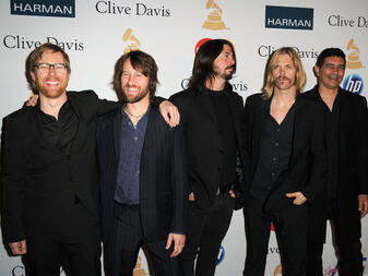 Foo Fighters с тотално разбиващ промо клип