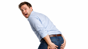 Мъж бе хоспитализиран след като бомба от Първата световна война заседнала в ректума му